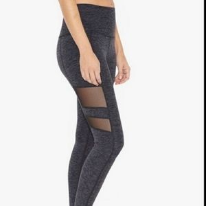 ☆$20 SALE! Beyond yoga Iconic Silhouette Mesh accent leggings- Medium